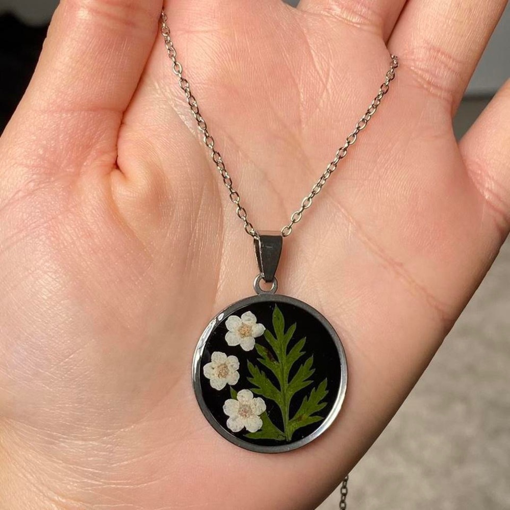 Stainless Steel Resin Flower Pendant Necklace